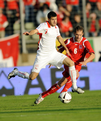 World Cup key players: Luxemburg's Rene Peters (R) fights for t