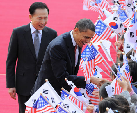 Obama in South Korea: President Barack Obama and President Lee Myung-Bak at a welcome ceremony