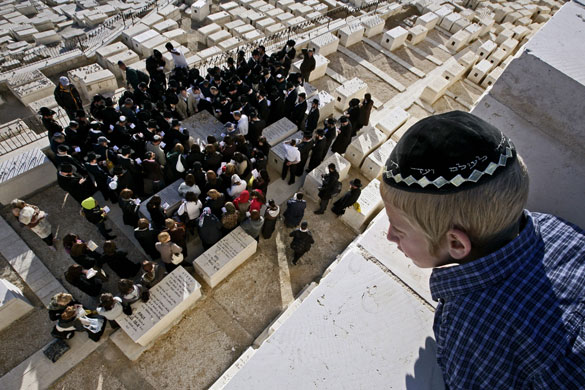 24 hours in pictures: Memorial ceremony marking one year since Mumbai attack on Israelis