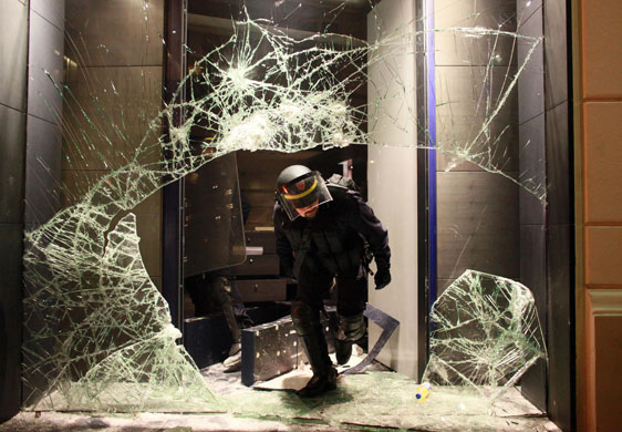 24 hours in pictures: police clash with ethnic algerians in paris 