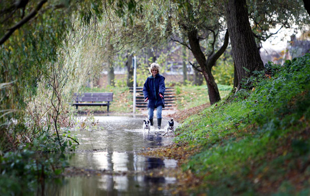 wet weather uk: Weather change ends Indian summer