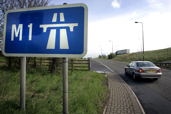 M1 motorway: M1 motorway on-ramp and sign at Junction 26 heading North