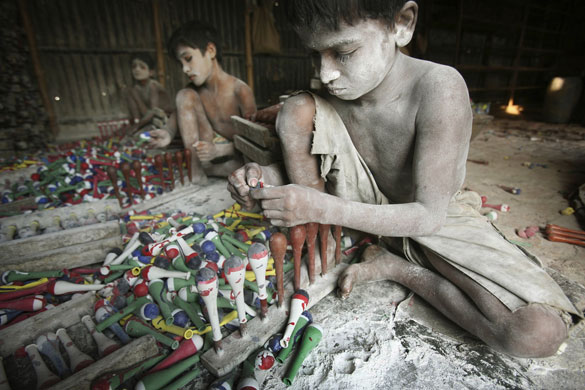 24 hours in pictures : Dhaka, Bangladesh: Child labourers work at a balloon workshop