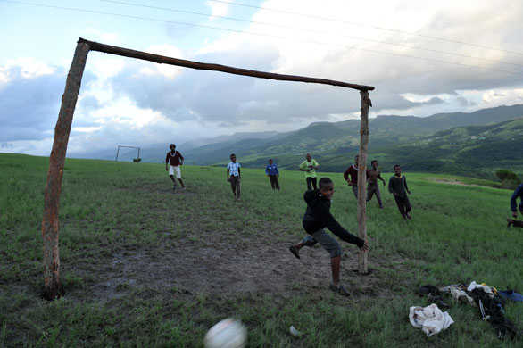 24sport: South African children play football in the mountains of Eastern Cape