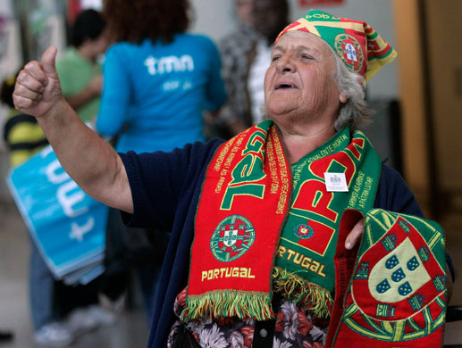 24sport: Portuguese supporter awaits the arrival of the national soccer team