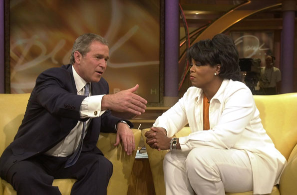 Oprah Gallery: Oprah talks with George W. Bush on 19 September 2000 in Chicago, Illinois