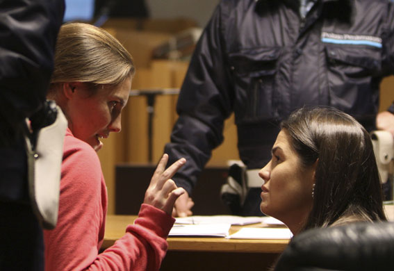 Meredith Kercher trial: Murder suspect Amanda Knox, left, talks with her lawyer Maria Del Grosso