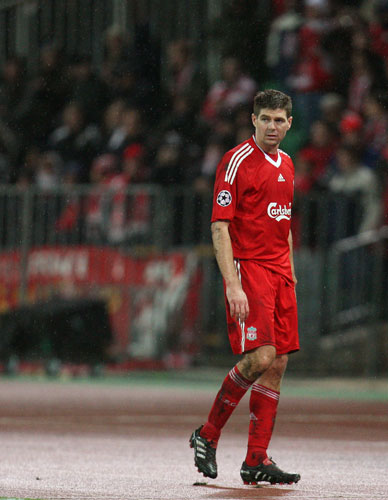 champions league: Steven Gerrard is dejected