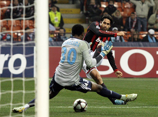 Wed champs 2: AC Milan's Borriello shoots and scores past Marseille goalkeeper Mandanda 