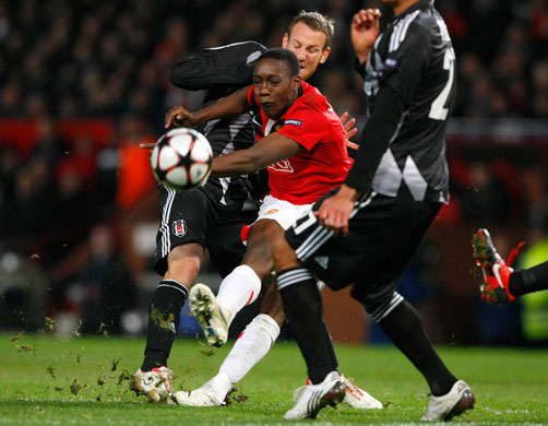 wed 3 champions: Manchester United's Welbeck shoots at goal 