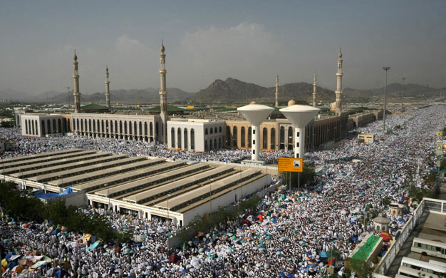 Mecca Hajj: Muslim pilgrims gather outside Namira mosque