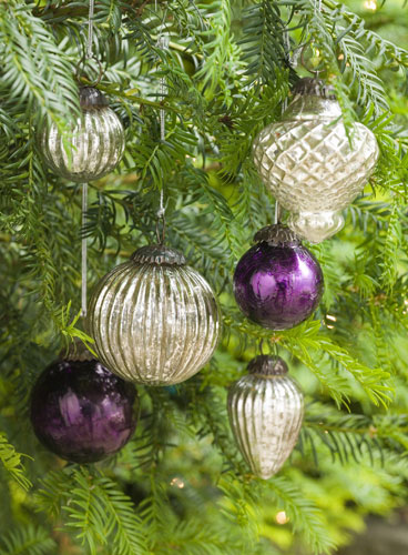 Decorations: Antique style glass baubles