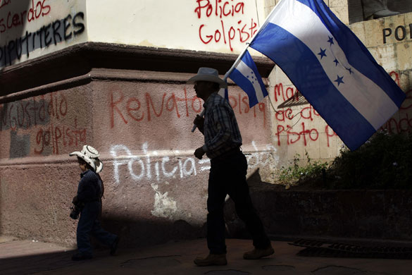 27 November 2009: Tegucigalpa, Honduras: A supporter of ousted president Manuel Zelaya