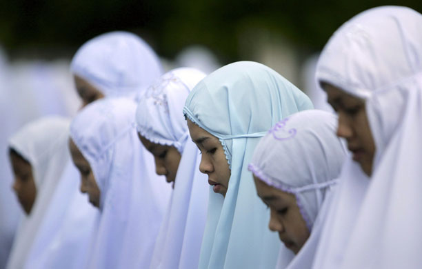 27 November 2009: Pattani province, Thailand: Muslim women pray
