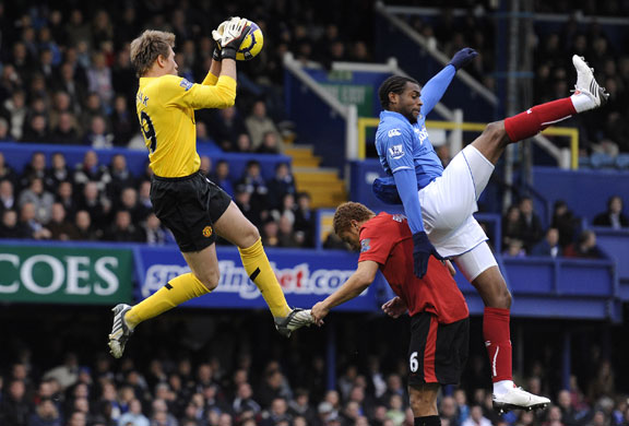 Pompey v United: United keeper Tomasz Kuszczak catches the ball above Frederic Piquionne
