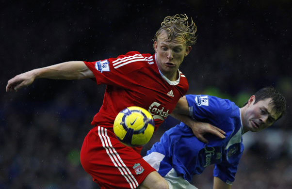 Everton v Liverpool: Everton's Bilyaletdinov challenges Liverpool's Kuyt