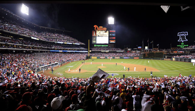 24sport: Fans cheer as the New York Yankees visit Philadelphia Phillies