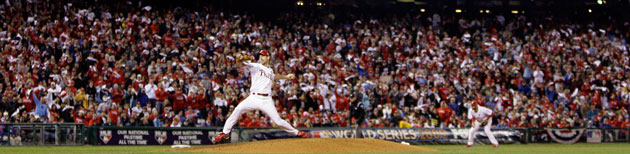 24sport: Philadelphia Phillies' Cliff Lee winds up a pitch 