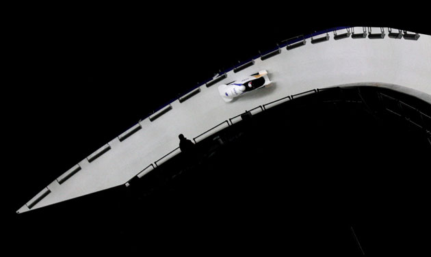 24sport: Pierre Lueders pilots the two-man bobsleigh during training at Whistler