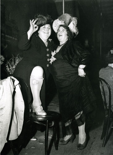 Weegee the Famous: Billie Dauscha (left) and Mabel Sidney, Bowery Entertainers