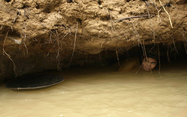 24 hours: Gold panning in Aceh, Indonesia
