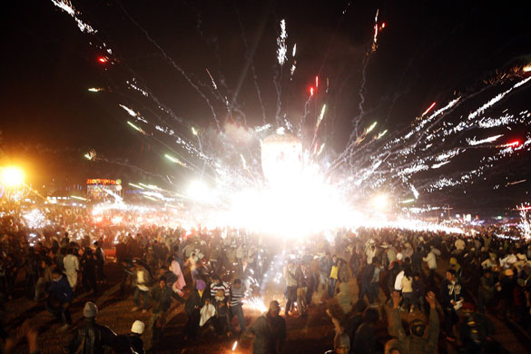 24 hours: Residents run to safety as an unmanned hot air balloon explodes in burma 