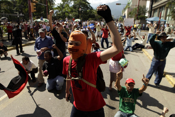 Honduras elections: pro zelaya protest during Honduras elections