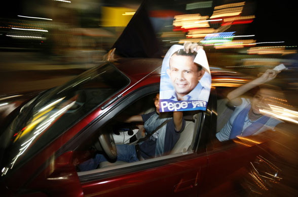 Honduras elections: Supporters of  Porfirio  Pepe  Lobo celebrate 