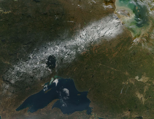 Satellite Eye on Earth: snow running across Ontario, Canada : Lake Superior