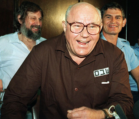 Demjanjuk trial: John Demjanjuk laughs in court in 1992