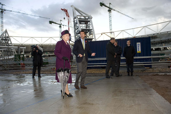 24sport: The Queen visits Olympic 2012 site in east London