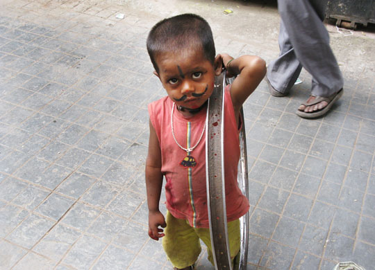 24 hours: Indian child performer in kolkata