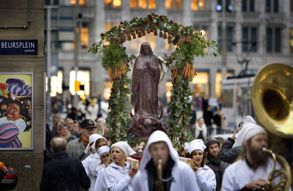 24 Hours in Pics: A statue made of choclate is carried through the streets of Amsterdam