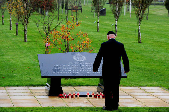 Remembrance Sunday: Visitors pay personal tribute at the National Memorial Arboretum, Alweras
