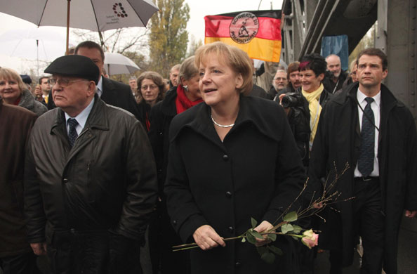 Berlin celebrations: Angela Merkel and Mikhail Gorbachev at the bridge at Bornholmer Strasse