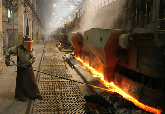 Week in Business: A worker serves an electrolysis furnace in the RUSAL aluminium smelter