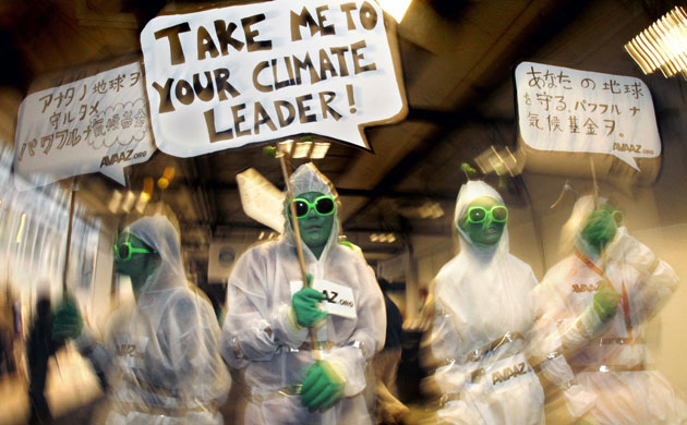 Copenhagen diary: COP15 Activists from Avaaz.org dressed as aliens