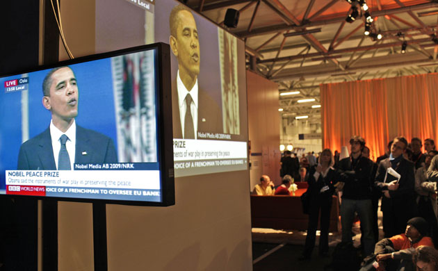 Copenhagen diary: COP15 Delegates watch U.S President Barack Obama