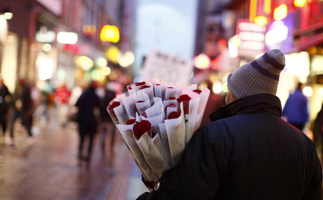 Copenhagen diary: COP15 : A man sells roses at a pedestrian road in central Copenhagen