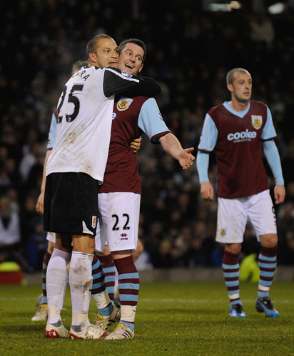 Sat round up: Fulham's Bobby Zamora embraces David Nugent