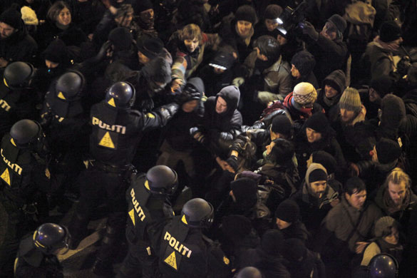 Copenhagen climate summit: Riot police scuffle with demonstrators