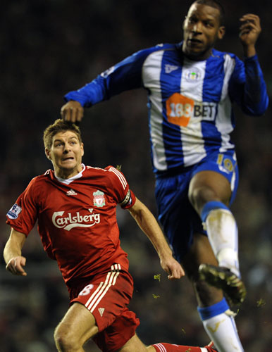 Prem Round up : Liverpool's Steven Gerrard looks on as Jason Koumas heads the ball away