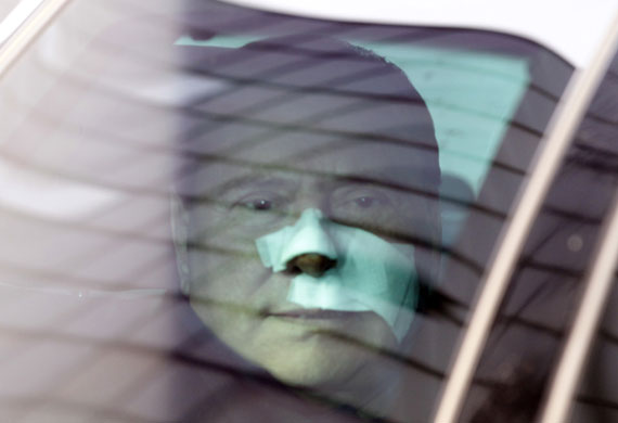 berlusconi: Berlusconi leaves the San Raffaele hospital in Milan
