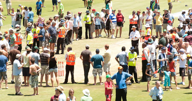South Africa VS England: The crowd take the opportunity to have a close up look at the wicket