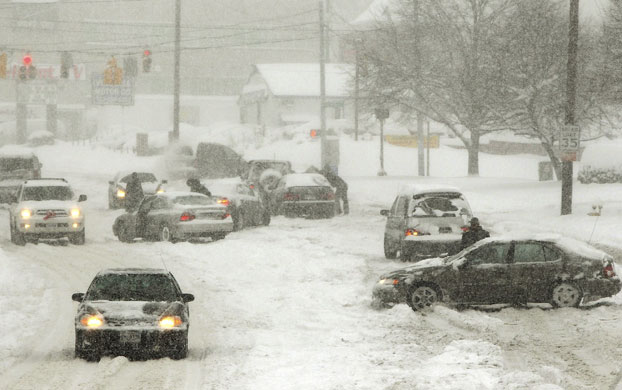 Snow around the world: Alexandria, Virginia, US:  Drivers try to navigate through heavy snow
