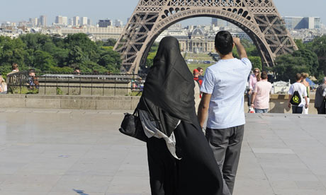 http://static.guim.co.uk/sys-images/Guardian/Pix/pictures/2009/12/22/1261507946122/French-Muslims-001.jpg