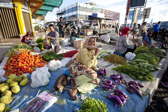 Banda Aceh: Keudah traditional market in Banda Aceh