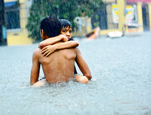 Photographs of the year: Filipino boy floodwaters