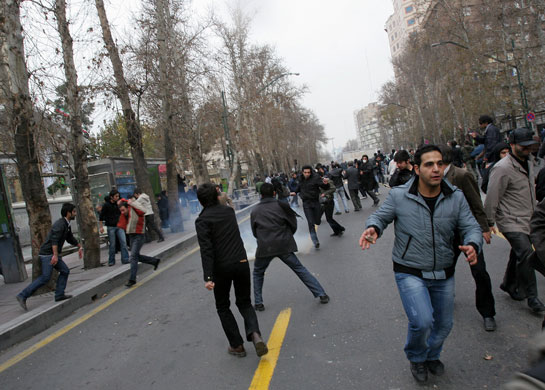 Iran: Iranian opposition protesters flee during clashes with security forces