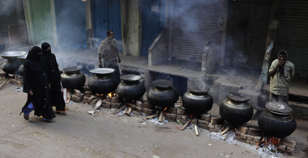 Ashura processions: Indian Muslim women walk past free food as part of Ashura festivities